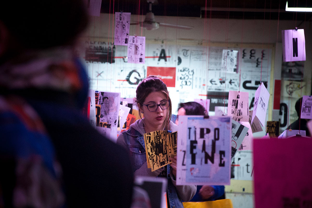 Los signos se encuentran en el soporte. Trabajo de alumnes UBA.