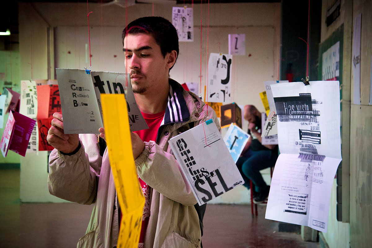 Los signos se encuentran en el soporte. Trabajo de alumnes UBA.